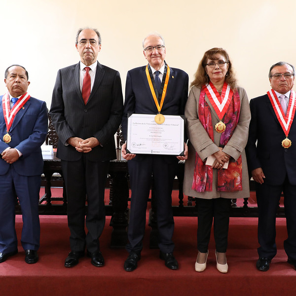 La UNFV de Perú nombra Doctor Honoris Causa al rector de la Nebrija